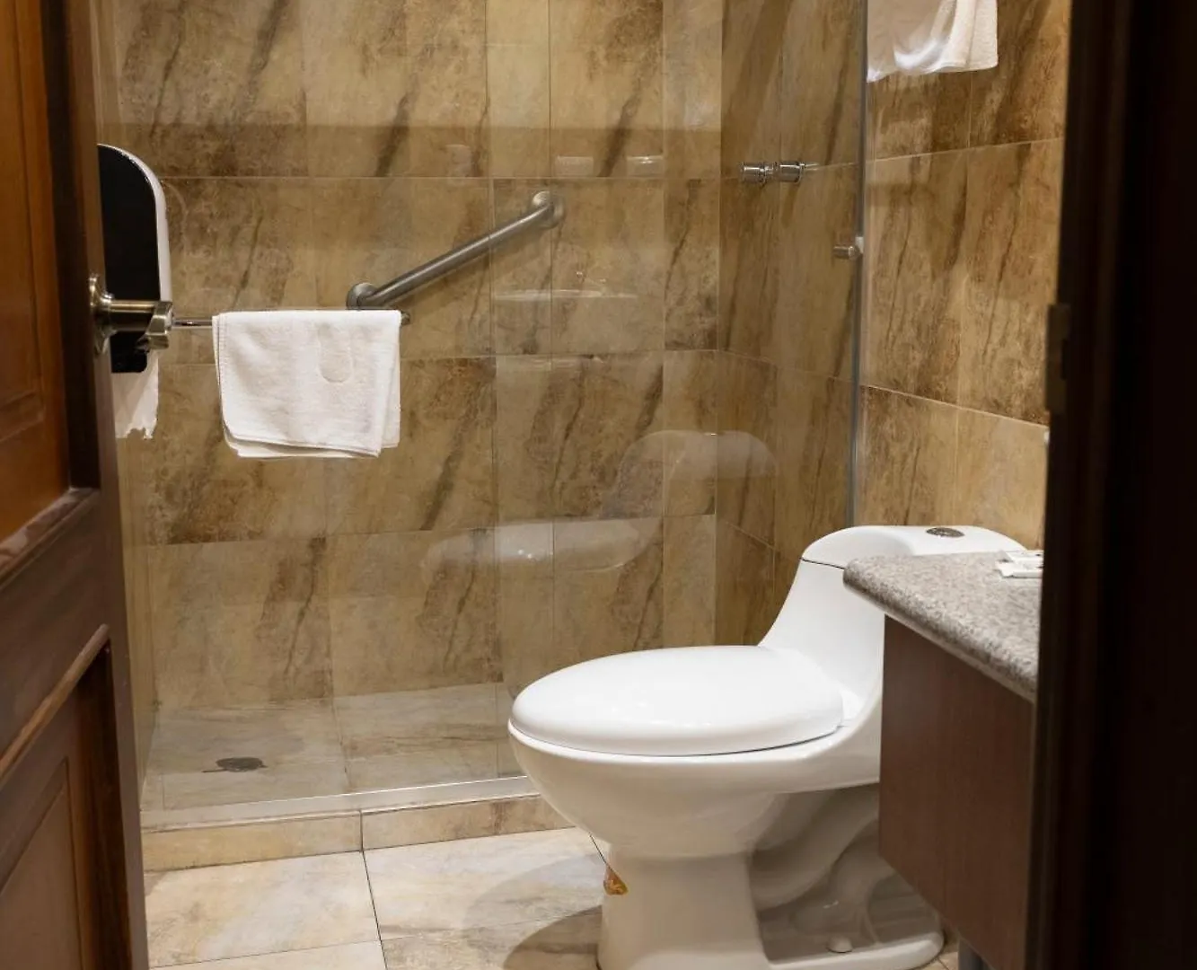 Hotel & Suites El Quijote 昆卡