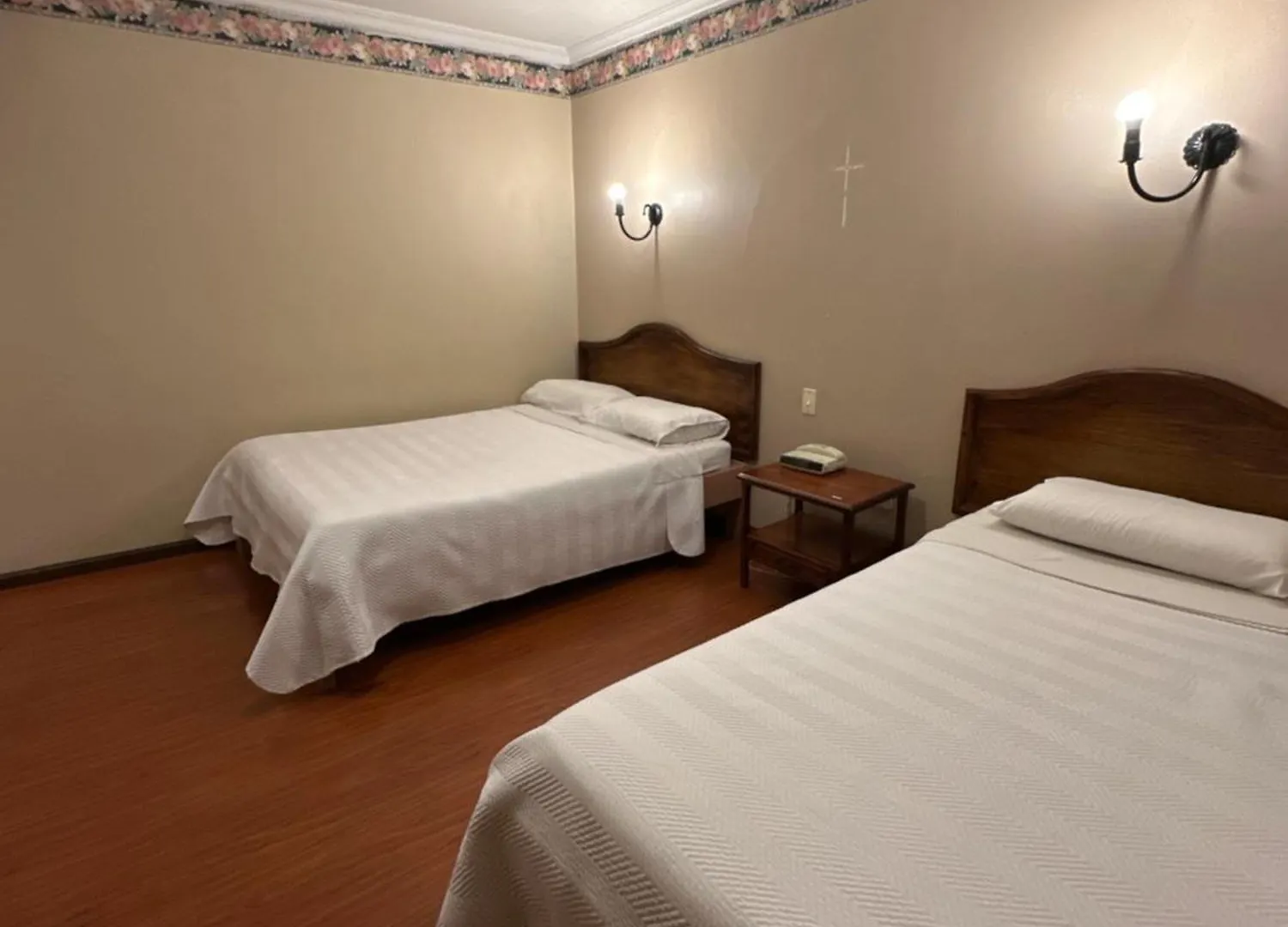 Hotel & Suites El Quijote 昆卡
