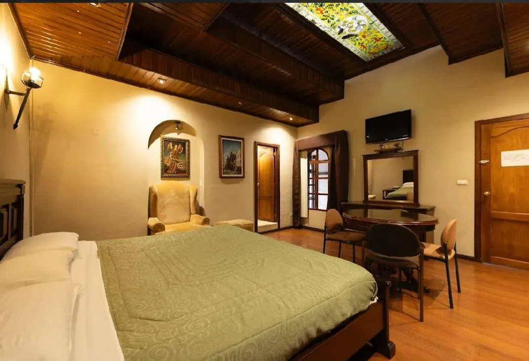 Suites&Hotel El Quijote Cuenca Ecuador