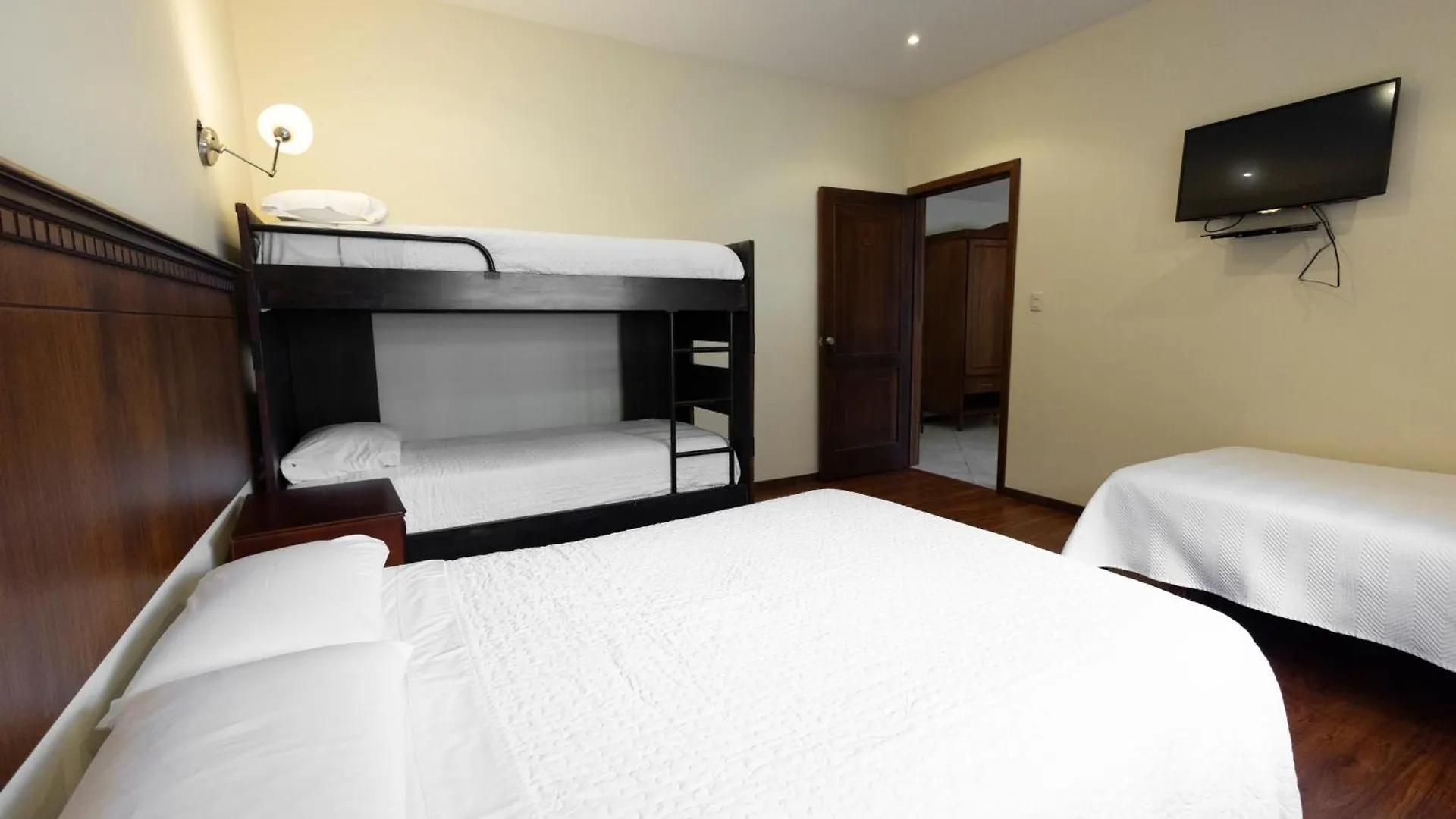 Suites&Hotel El Quijote Cuenca Ecuador