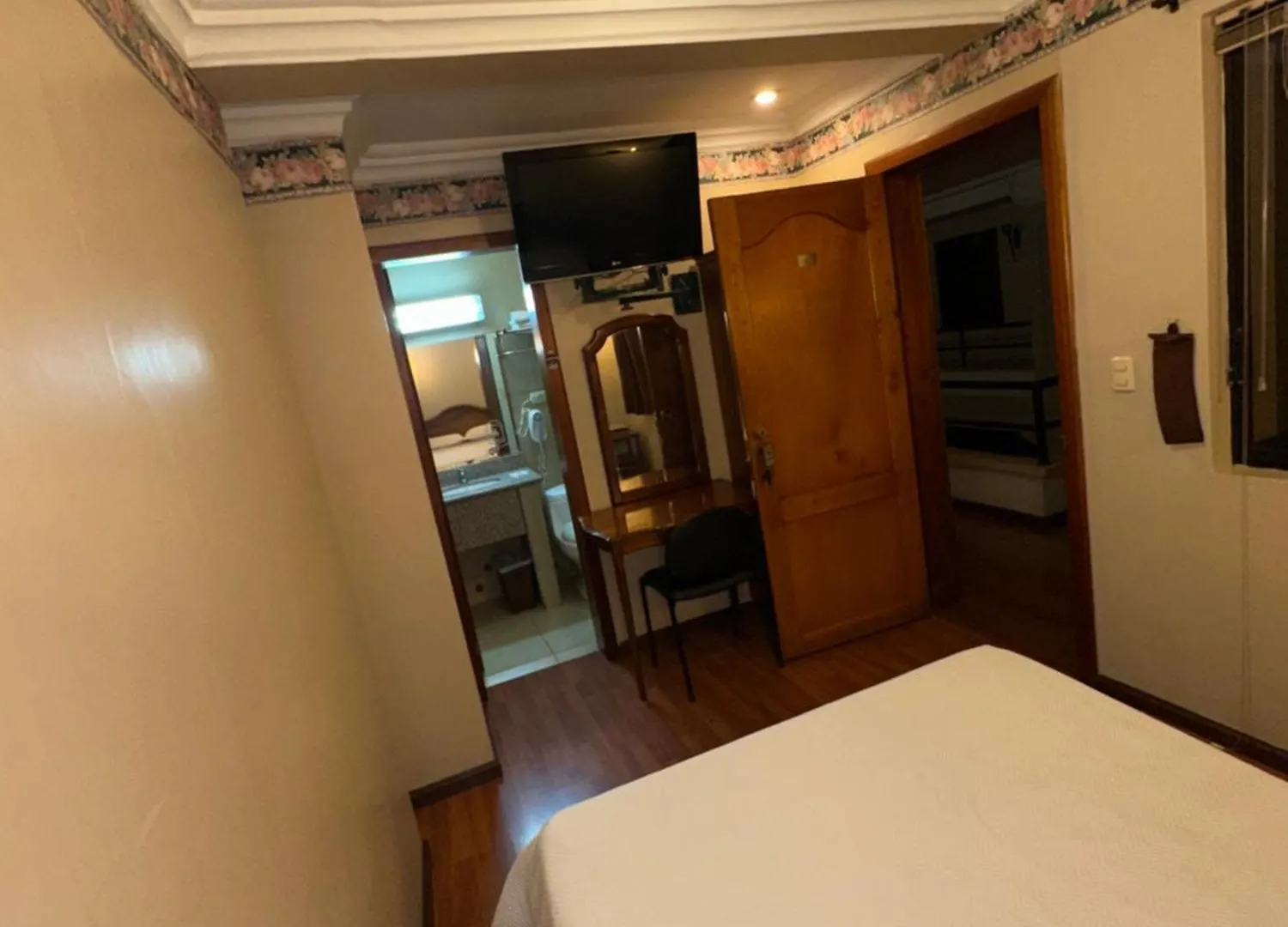 ***  Hotel & Suites El Quijote Cuenca Ecuador