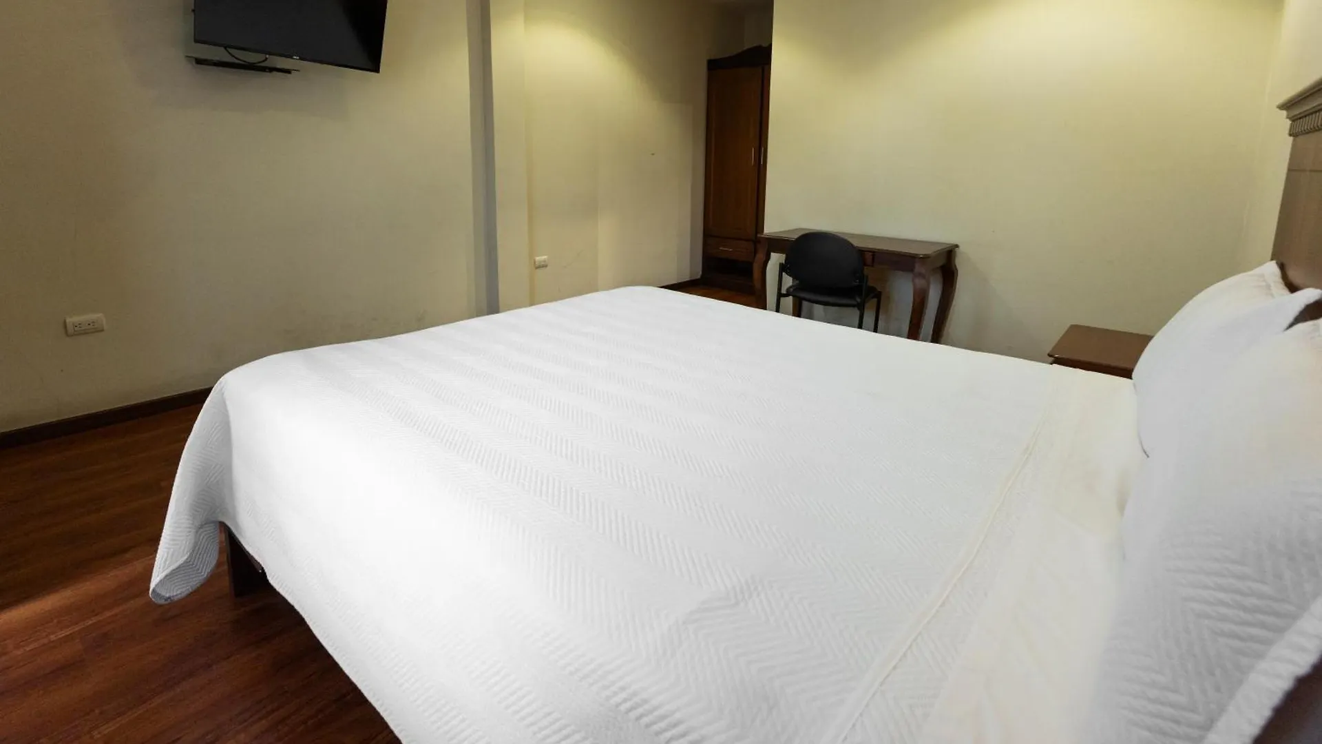 Hotel & Suites El Quijote Cuenca Ecuador