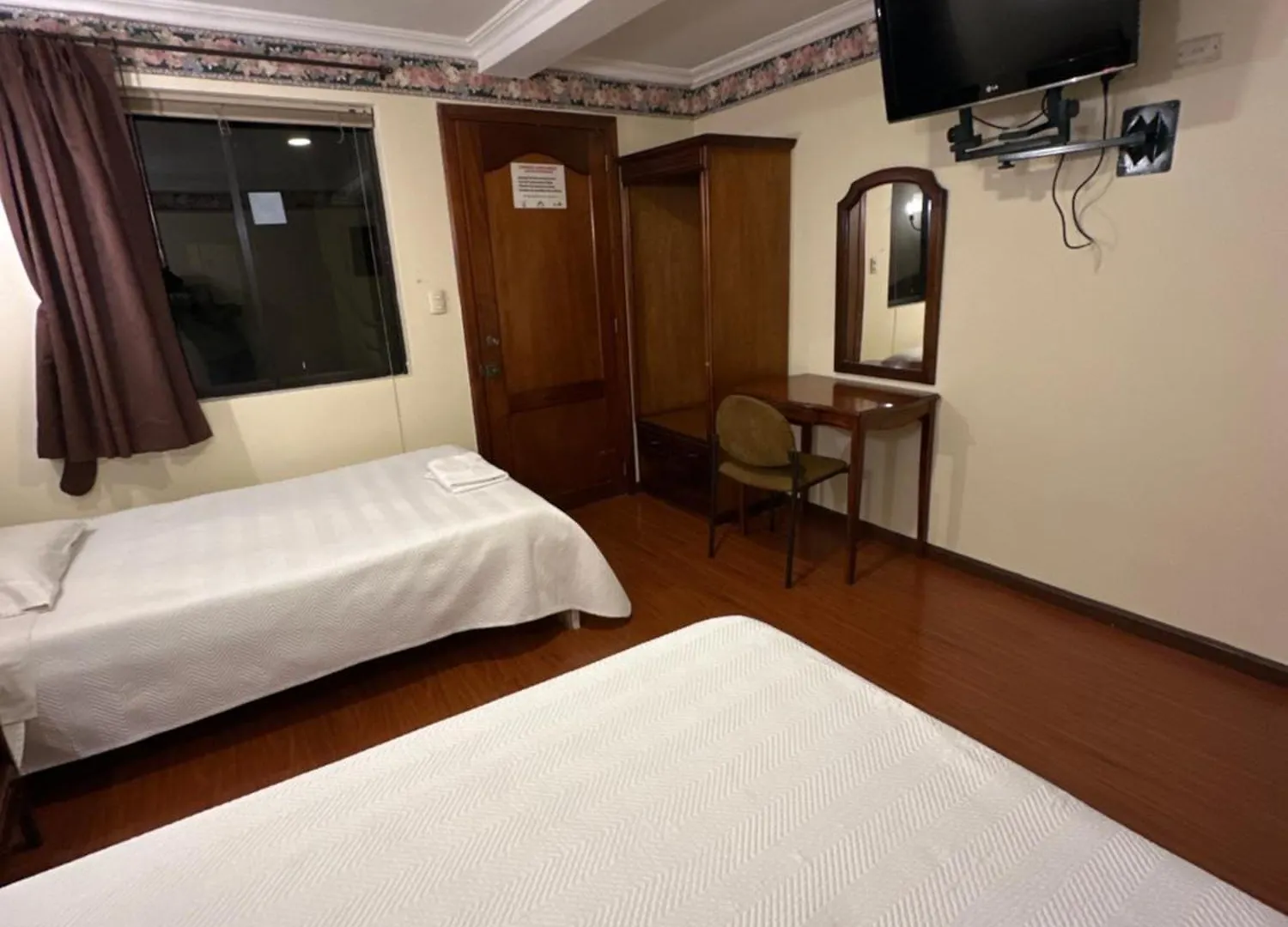 Hotel & Suites El Quijote Cuenca Ecuador